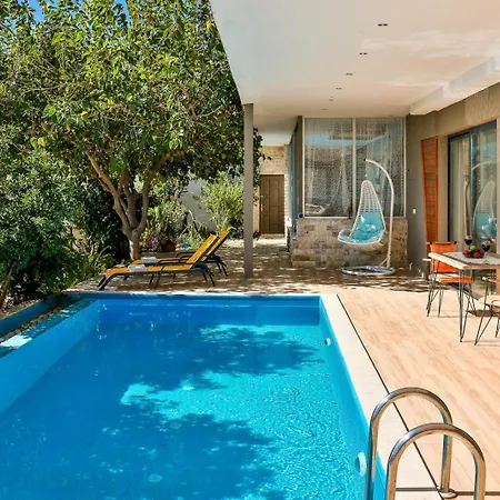 Nuka Loft Vilă *