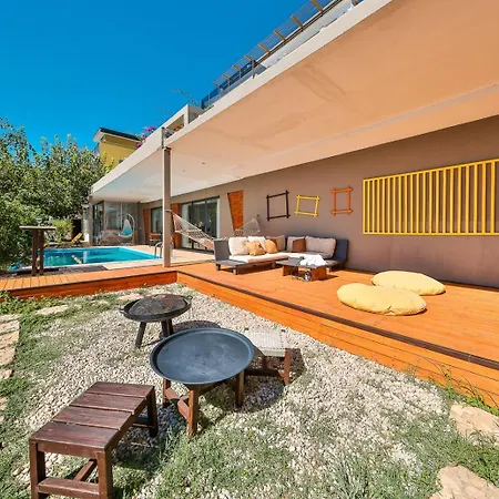 Nuka Loft Vilă *
