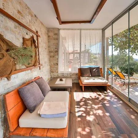 Nuka Loft Kaș